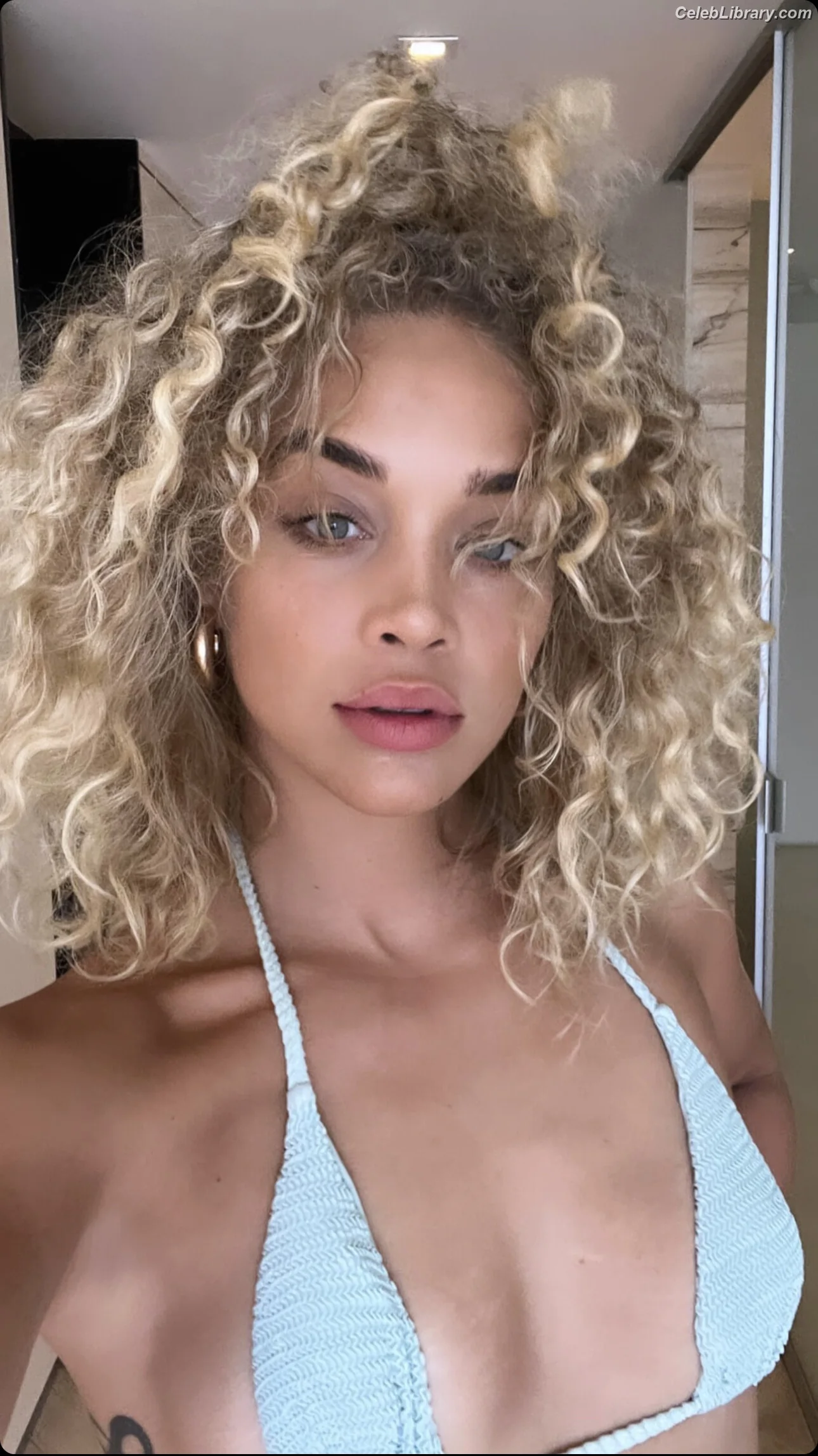 Jasmine Sanders photo 9 of 393