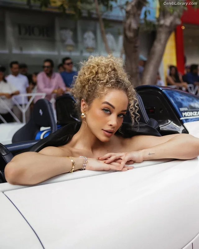 Jasmine Sanders photo 6 of 394