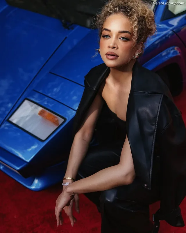 Jasmine Sanders photo 8 of 394