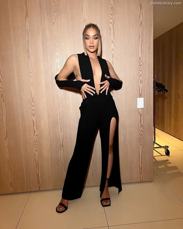 Jasmine Sanders photo 3 of 394