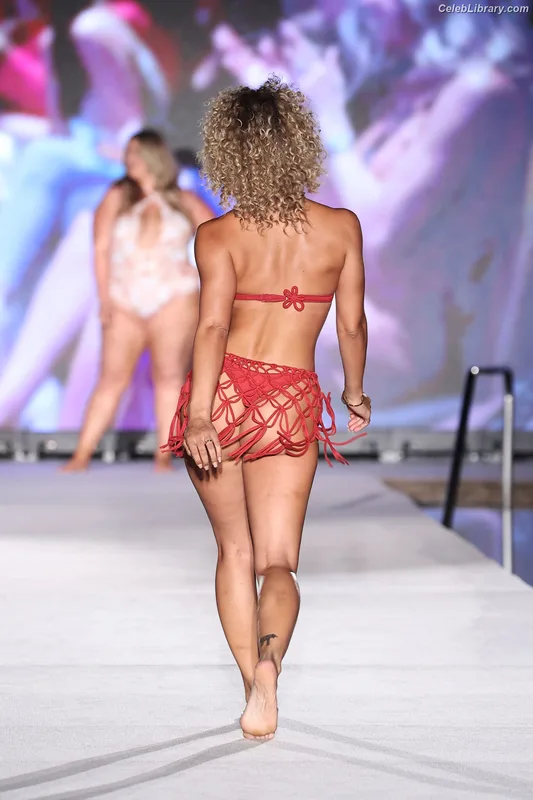 Jasmine Sanders photo 18 of 394