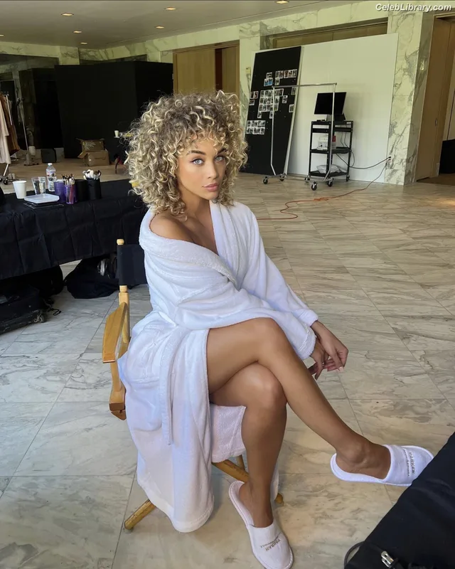 Jasmine Sanders photo 9 of 394