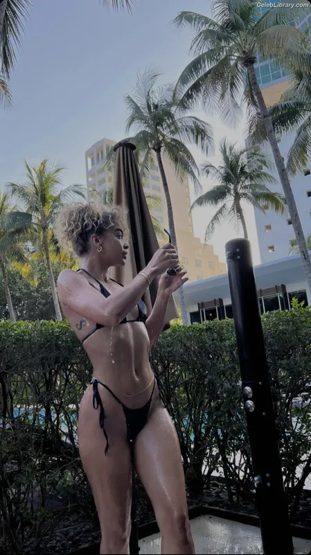 Jasmine Sanders photo 17 of 394