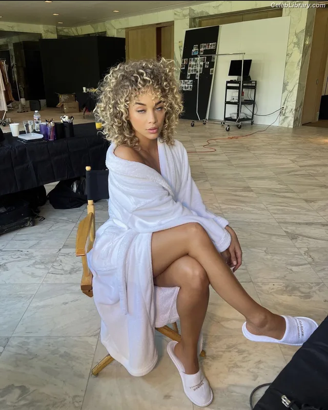 Jasmine Sanders photo 2 of 394