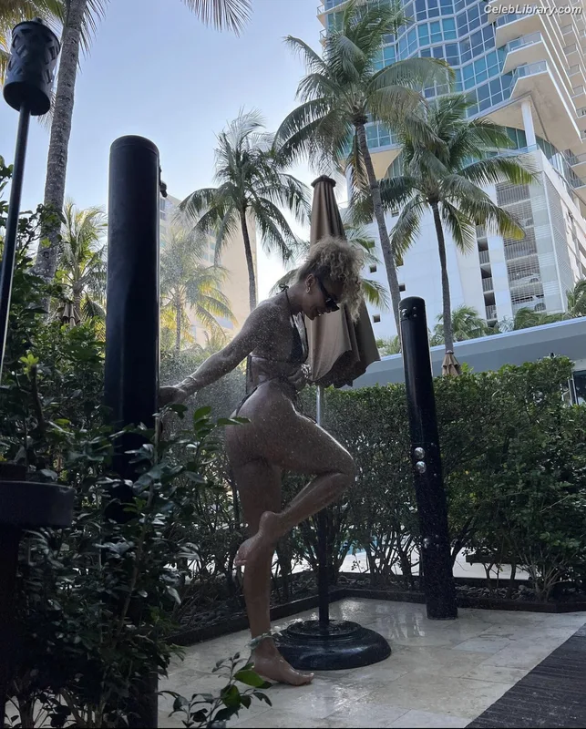 Jasmine Sanders photo 15 of 394