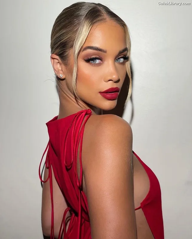 Jasmine Sanders photo 2 of 394