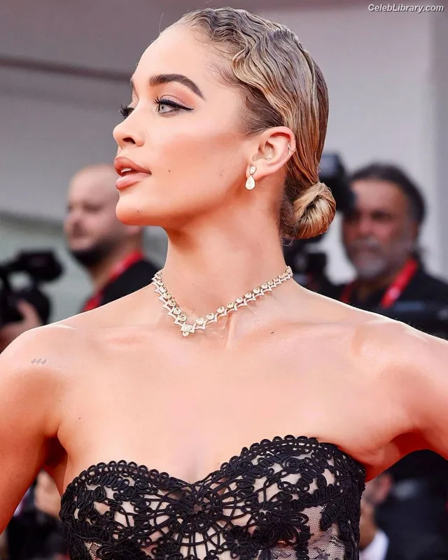 Jasmine Sanders photo 9 of 394