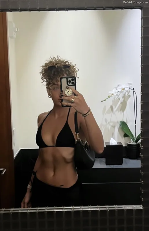 Jasmine Sanders photo 13 of 394