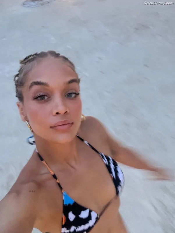 Jasmine Sanders photo 13 of 394