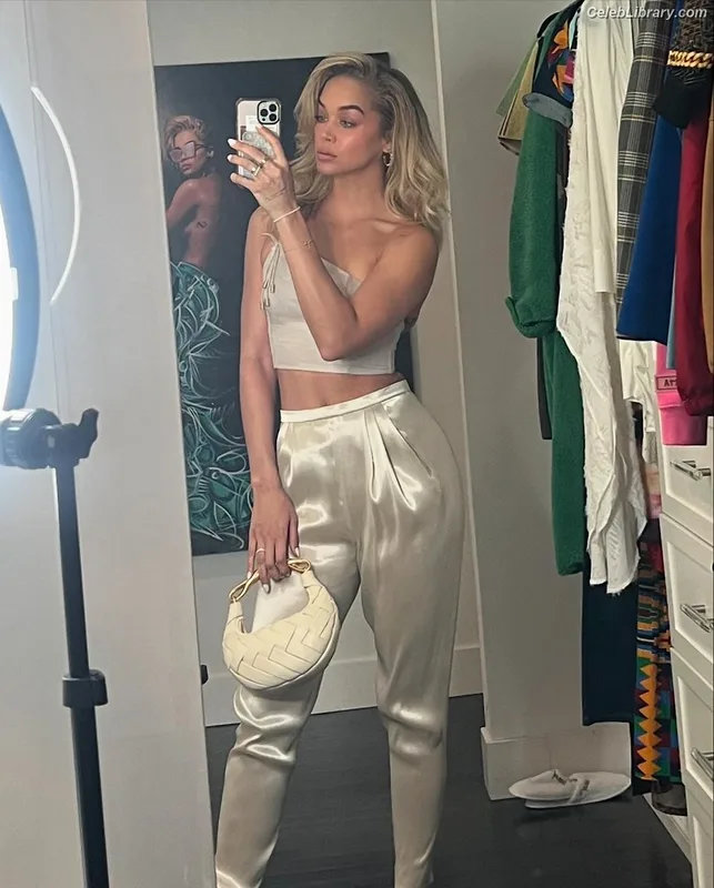 Jasmine Sanders photo 7 of 394