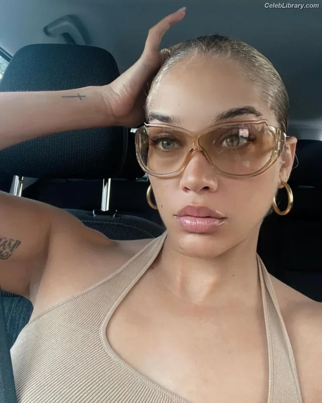 Jasmine Sanders photo 10 of 394