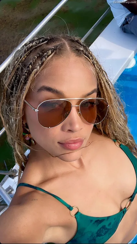 Jasmine Sanders photo 5 of 394