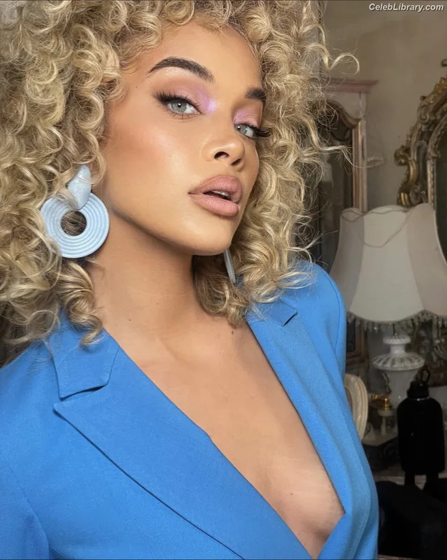 Jasmine Sanders photo 21 of 394