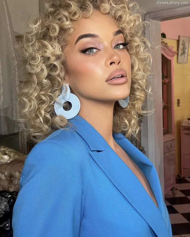 Jasmine Sanders photo 22 of 394