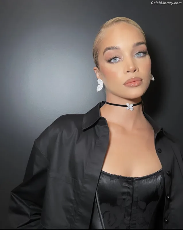 Jasmine Sanders photo 23 of 394