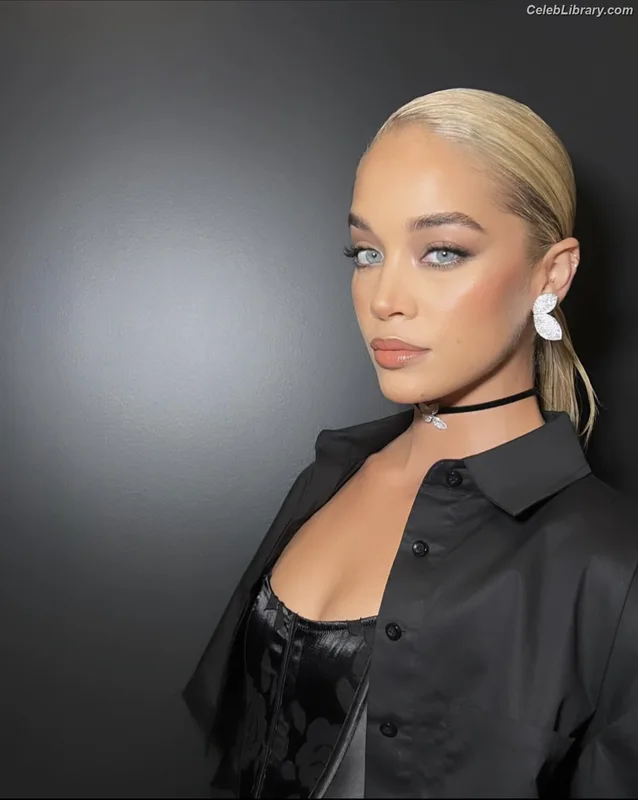 Jasmine Sanders photo 1 of 394