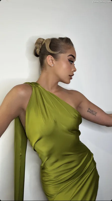 Jasmine Sanders photo 13 of 394