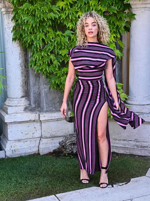 Jasmine Sanders photo 16 of 394