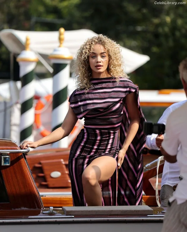 Jasmine Sanders photo 2 of 394