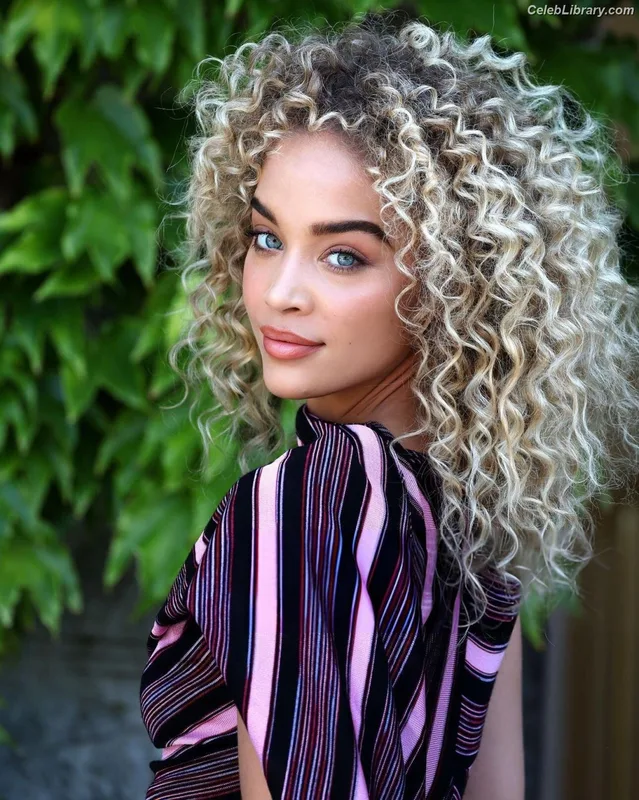 Jasmine Sanders photo 3 of 394