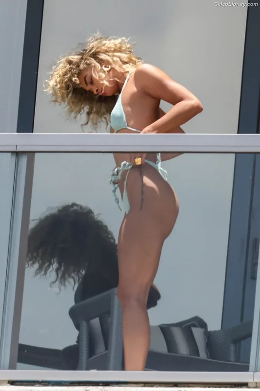 Jasmine Sanders photo 10 of 394