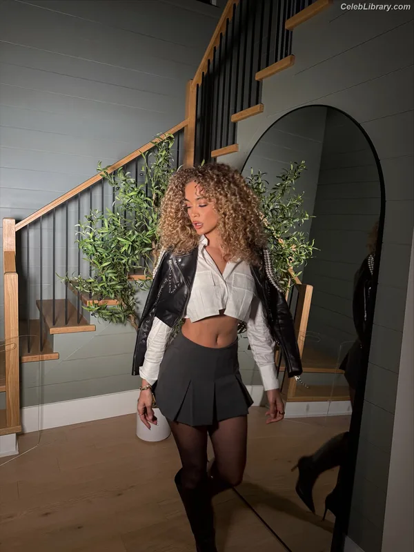 Jasmine Sanders photo 24 of 394