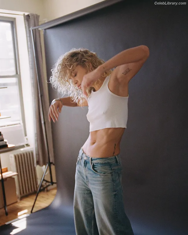 Jasmine Sanders photo 13 of 394