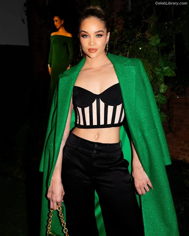 Jasmine Sanders photo 16 of 394