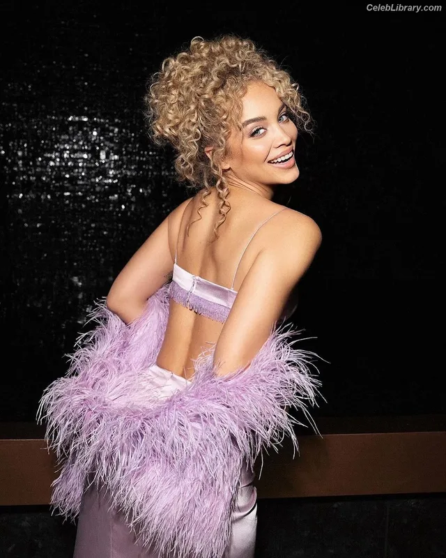 Jasmine Sanders photo 17 of 394