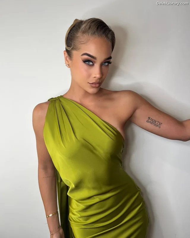 Jasmine Sanders photo 19 of 394