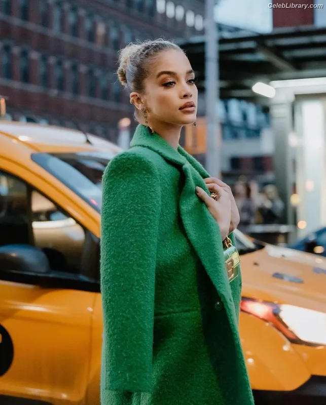 Jasmine Sanders photo 17 of 394