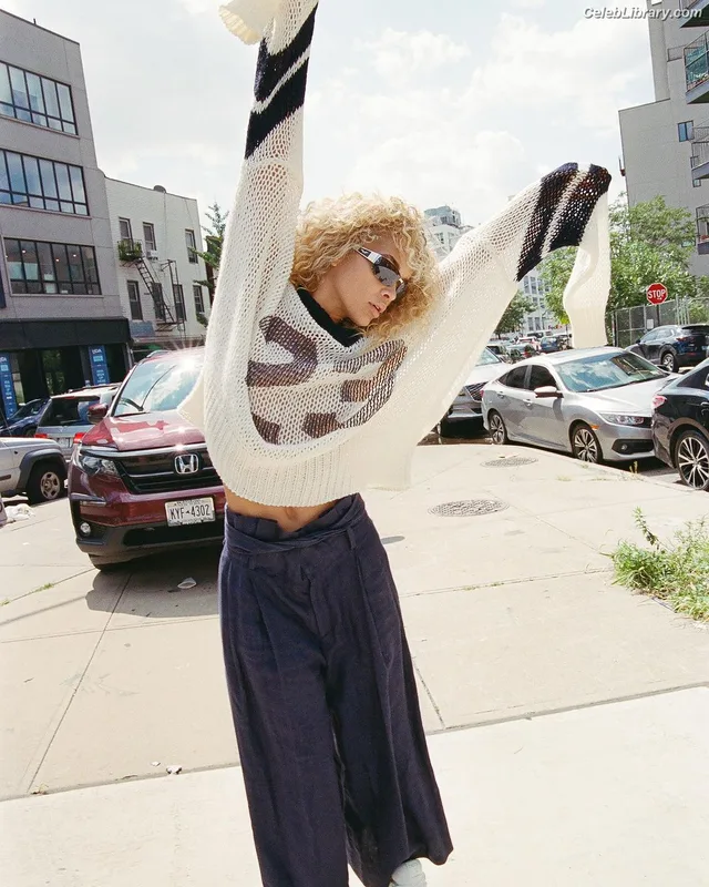 Jasmine Sanders photo 21 of 394