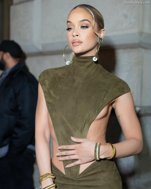 Jasmine Sanders photo 2 of 394
