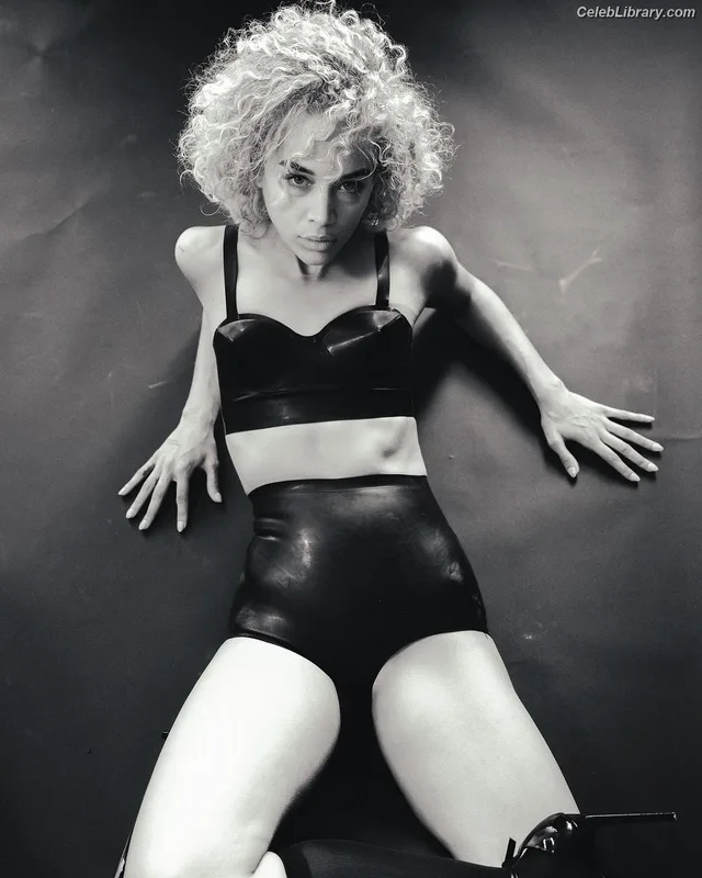 Jasmine Sanders photo 8 of 394