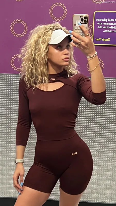Jasmine Sanders photo 24 of 394