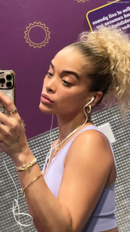 Jasmine Sanders photo 3 of 394