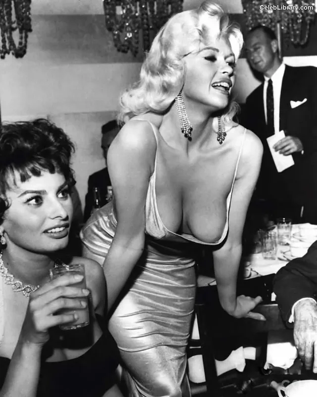 Jayne Mansfield photo 2 of 27