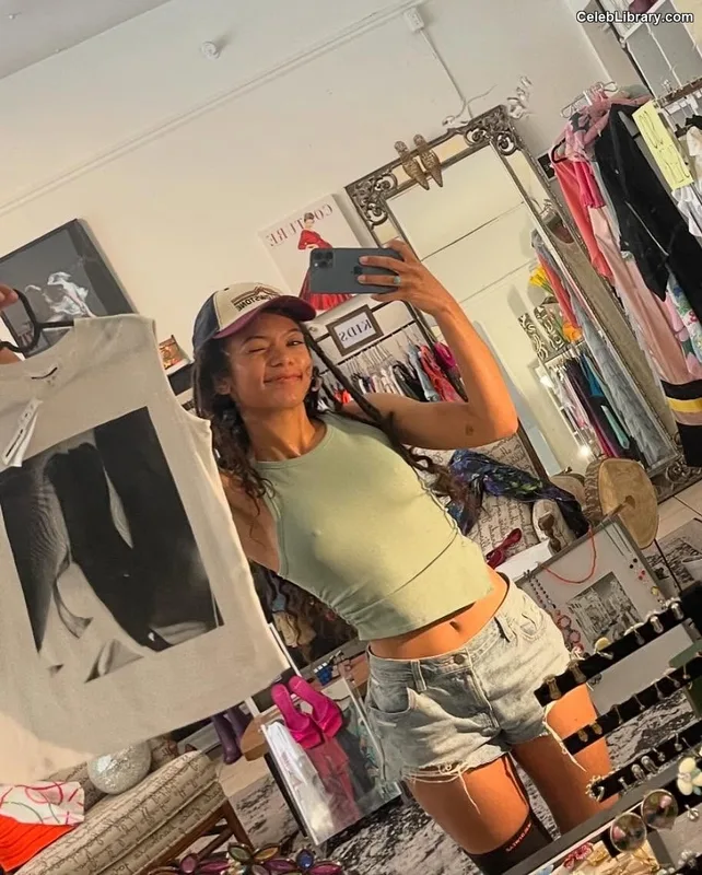 Jaz Sinclair photo 8 of 85