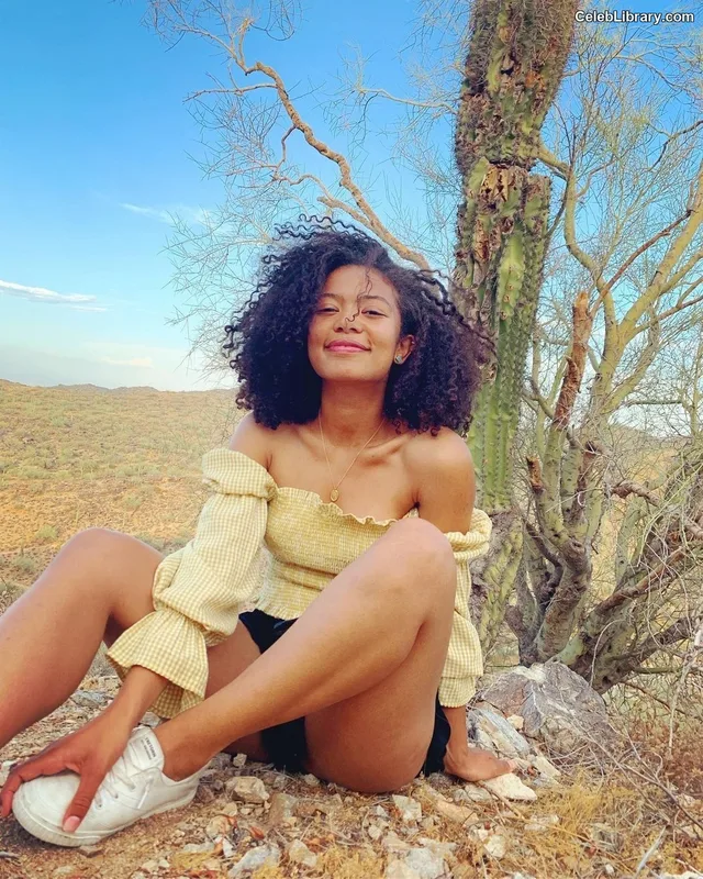 Jaz Sinclair photo 11 of 85