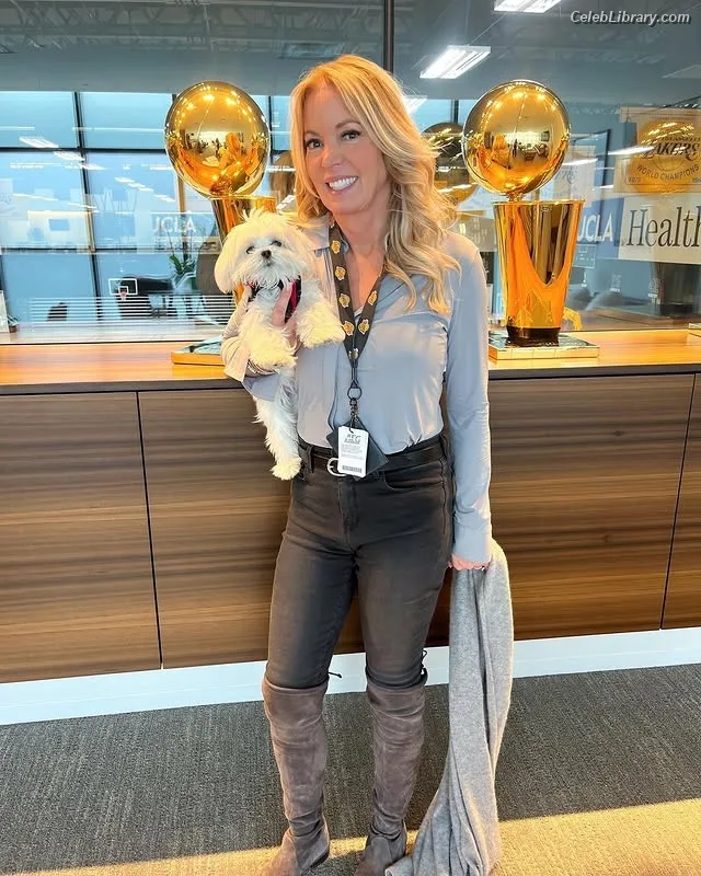 Jeanie Buss photo 4 of 43