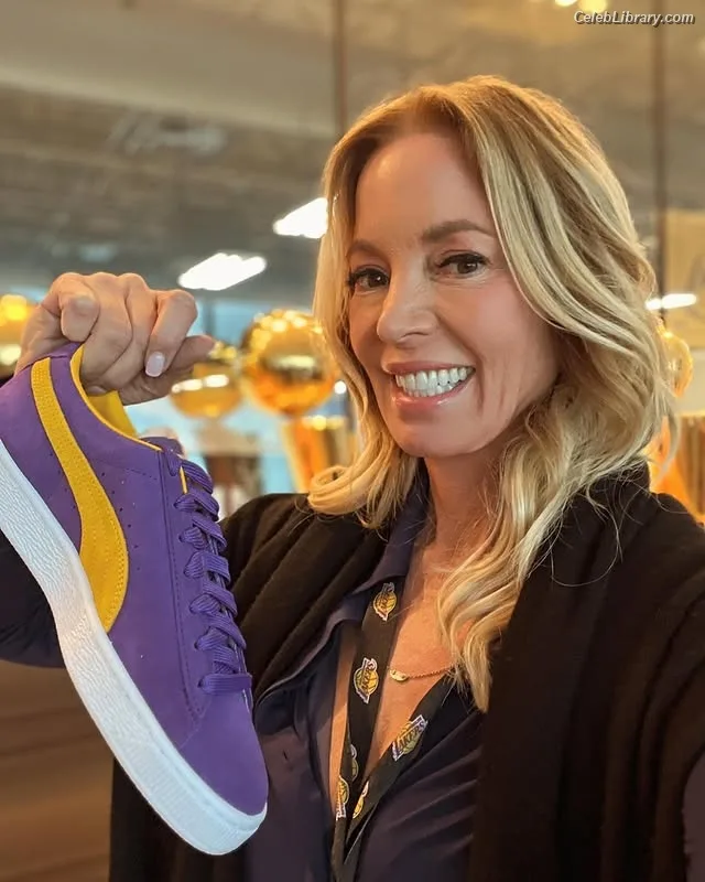 Jeanie Buss photo 8 of 43