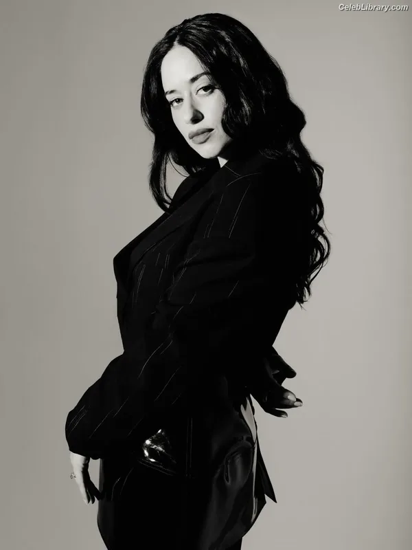Jeanine Mason photo 8 of 14
