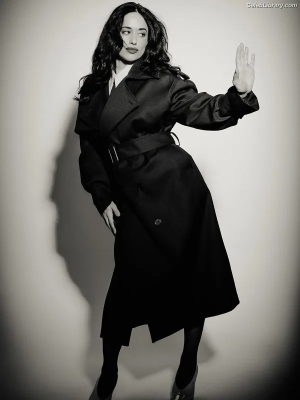 Jeanine Mason photo 9 of 14