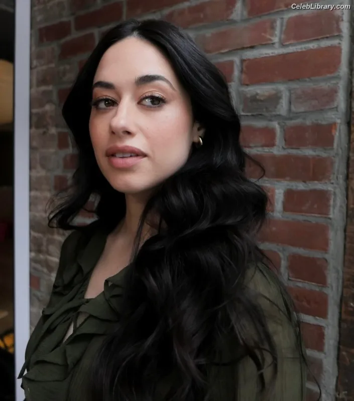 Jeanine Mason photo 10 of 14