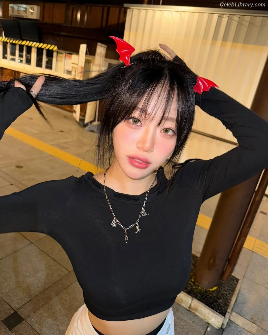 Jeewon photo 1 of 6