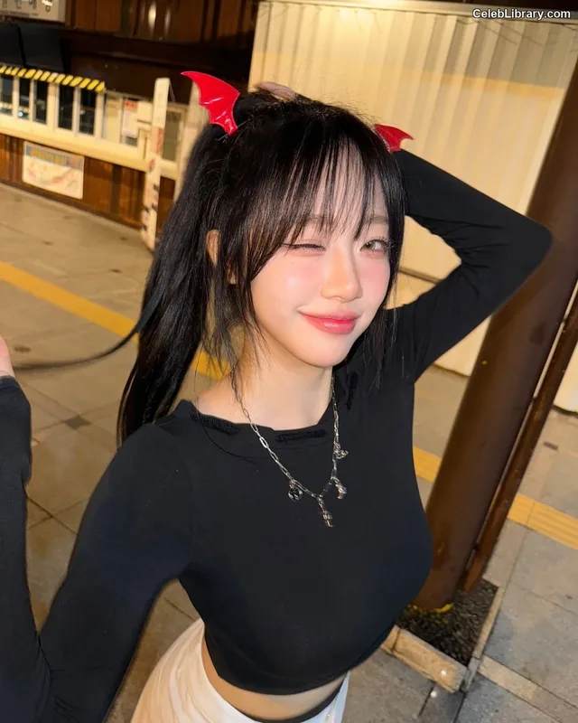 Jeewon photo 2 of 7
