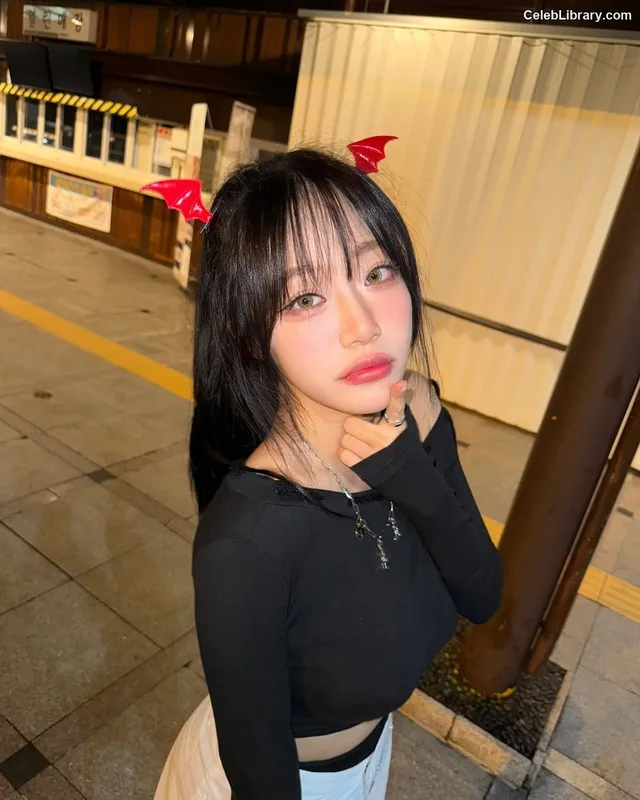 Jeewon photo 3 of 7