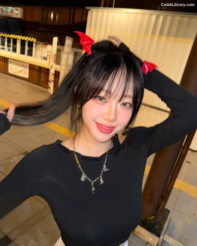 Jeewon photo 6 of 7