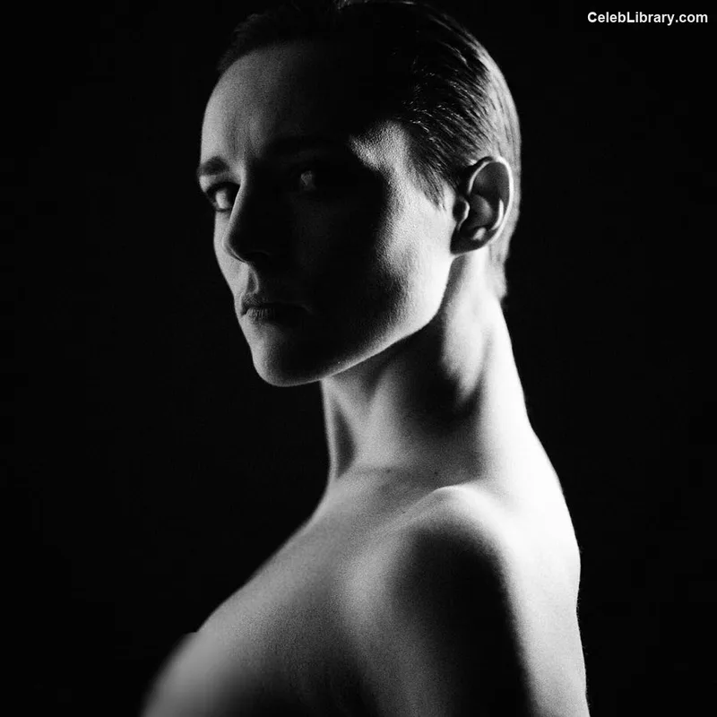 Jehnny Beth photo 5 of 59