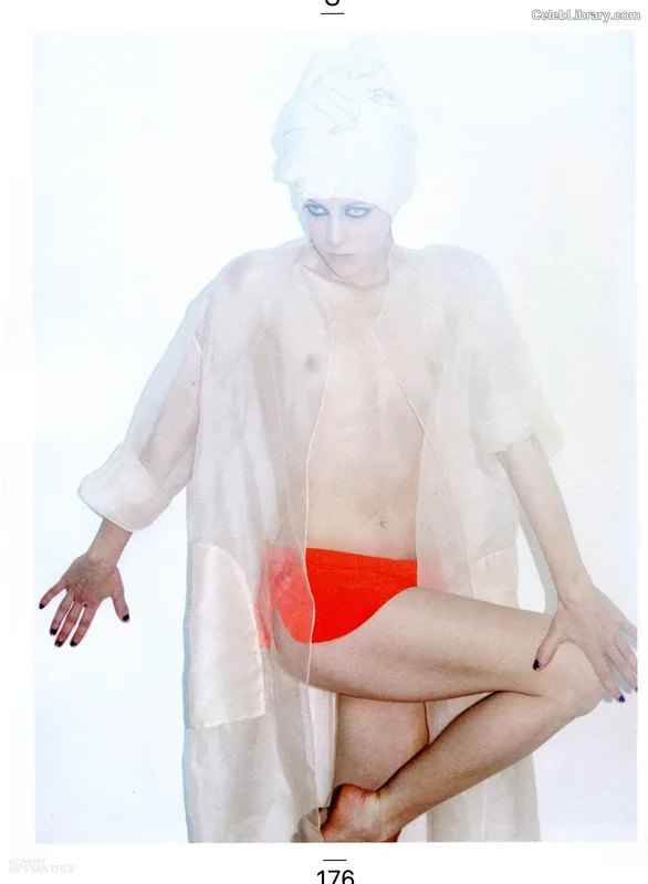 Jena Malone photo 2 of 22
